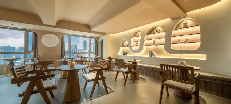 YUNSHUO·高空私汤酒店(花果园白宫松花路地铁站)图片