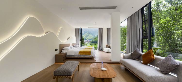 莽山源著·大峡谷畔山居图片