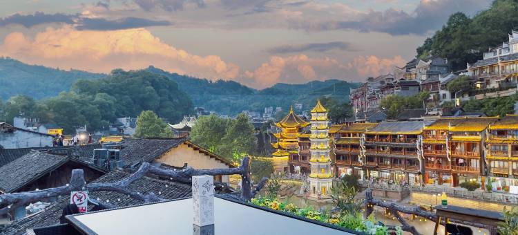 独白·江景民宿(凤凰古城景区沱江店)图片