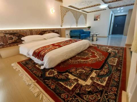 繁间民宿(小亚郎湿地公园喀什行政审批局店)