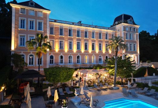 Hôtel l'OrangeraieHotel Overview