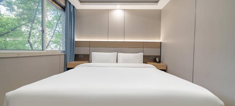 上海凰冠168快捷酒店(航津路地铁站店)图片