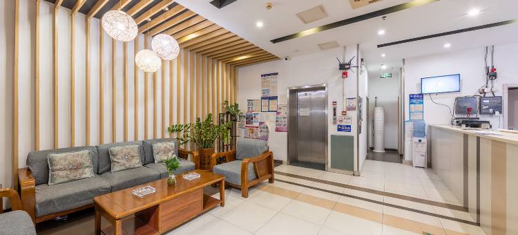潮玩电竞公寓(龙华大浪商业中心店)图片