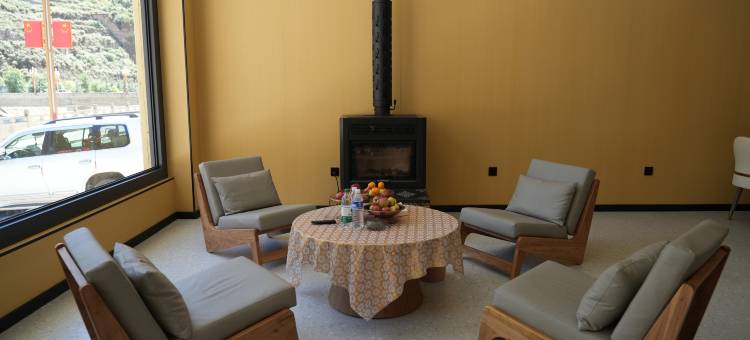 冈·雍曲精品酒店(新龙县中学店)图片