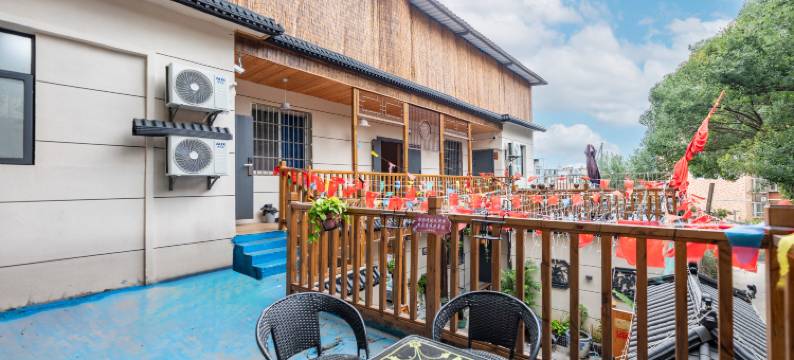 洋毅投影小院民宿(九江火车站第七中学店)图片