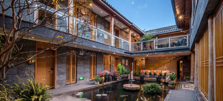 悦·拾柒｜赏日照金山·花园咖宿(丽江古城忠义市场店)图片