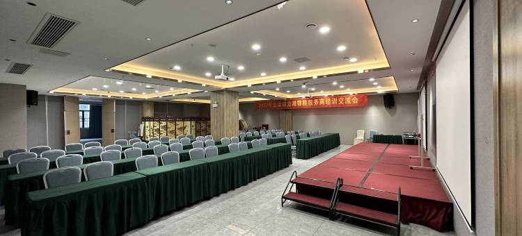 纽宾凯尚居酒店(武汉长江新区政务中心高车地铁站店)图片