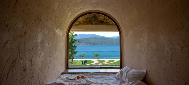 阅时·柴奢泸沽湖泳池私汤全湖景度假酒店(爱丽丝梦游仙境店)图片