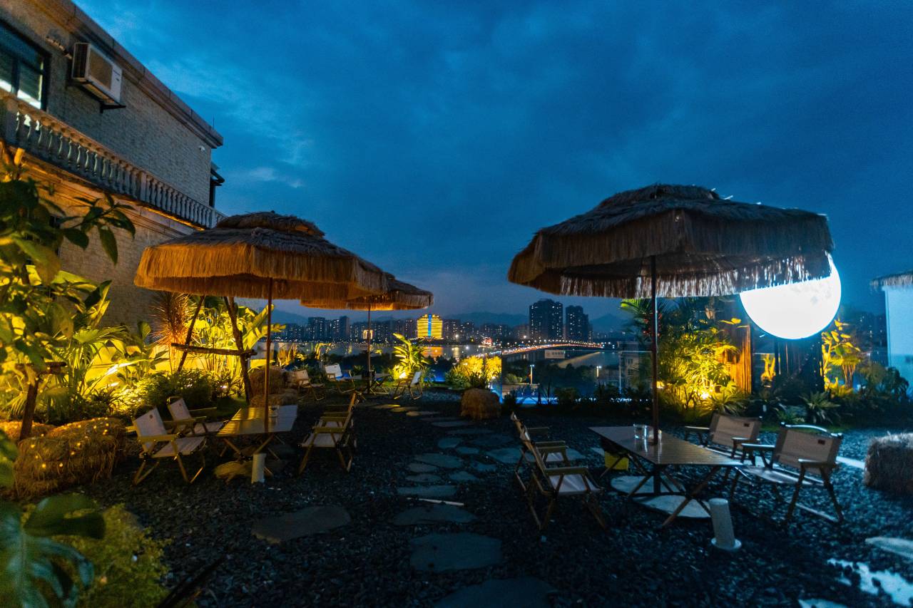 Z-季沫设计师空中花园江景酒店(清远市政府顺盈时代广场店)图片