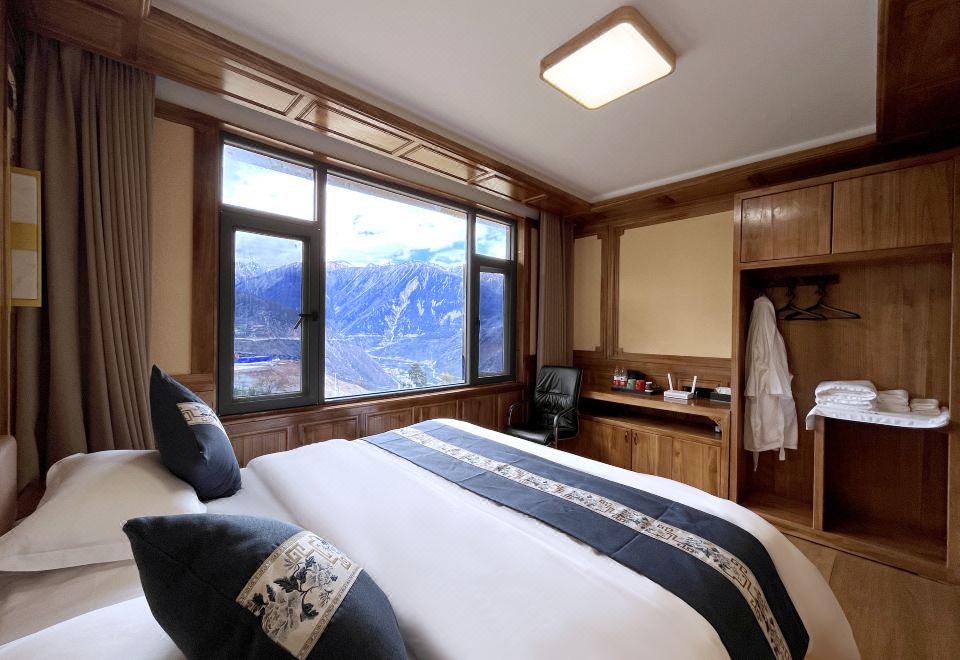 Dechinmeli Snow Mountain Deye Hanshe Hotel Overview