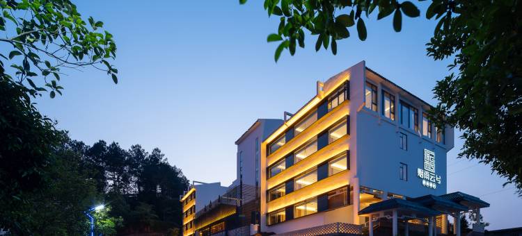 烟雨•云兮Riverside 江景美学度假酒店(凤凰古城沱江店)图片
