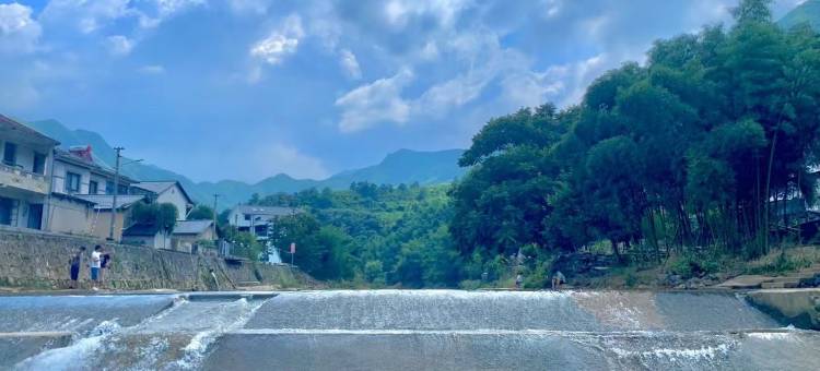 泊心小满·设计师临溪美宿(龙王山峡谷漂流店)图片