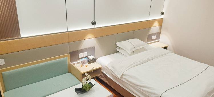 郑州二月二时尚酒店(二七万达店)图片