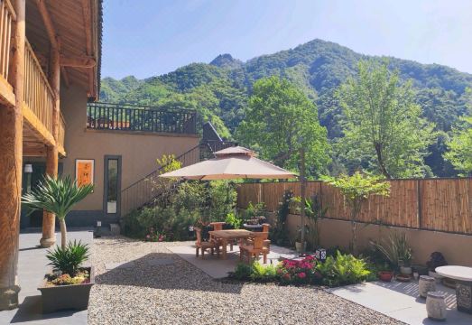 Foping Baima Star Boutique B&B Hotel Overview