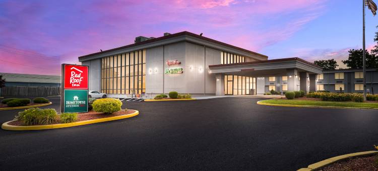 HomeTowne Studios Painted Post图片