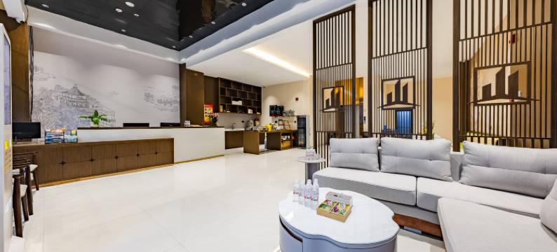 泊纳荟舍Z酒店(盈江县高级中学店)图片