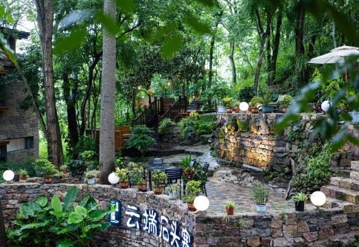 Huangguoshu Shengpin Cloud Stone Village B&B Over view