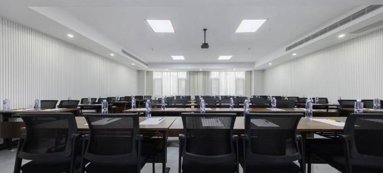 陇川黑金琉璃酒店图片