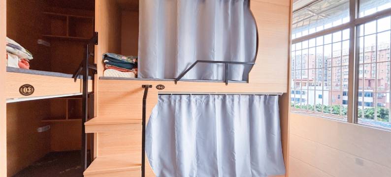 初夏女生公寓图片