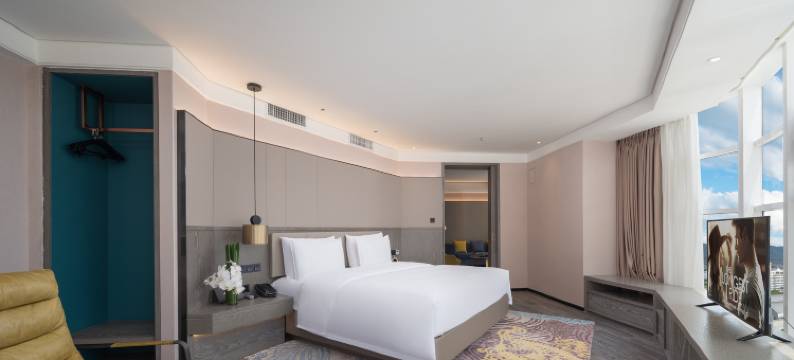 兰顿Q酒店(红河哈尼族彝族自治州建水小火车紫陶街店)图片