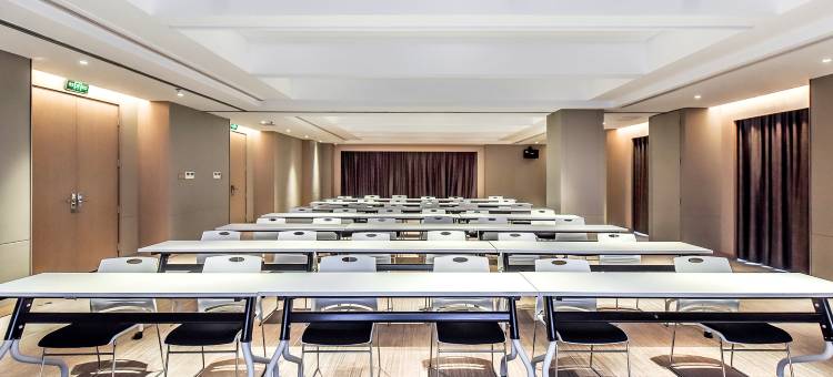 红墣假日江景酒店(重庆洪崖洞解放碑步行街店)图片