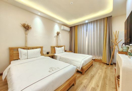 Fuxian Lake Yunli Inn Hotel Overview