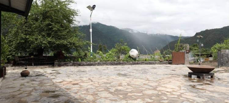 丙中洛稻隐山居民宿图片