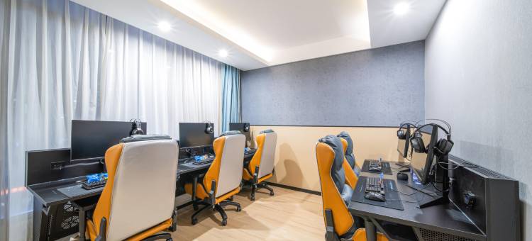 网鱼电竞酒店(成都龙泉吾悦广场书房地铁站店)图片