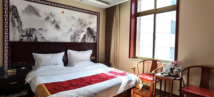 临潭馨岳大酒店图片