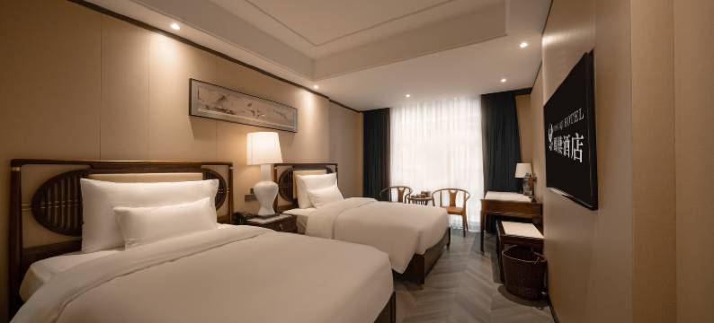 凤栖博物馆酒店(火车北站梁家巷地铁站店)图片