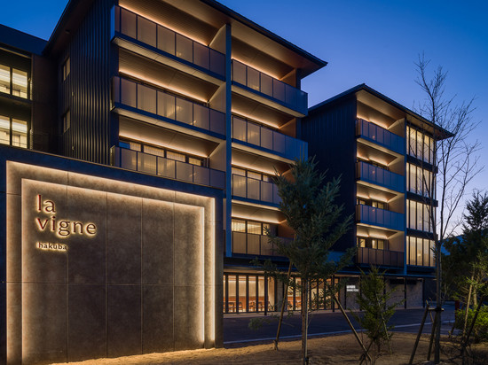 拉维尼白马 by 温故知新