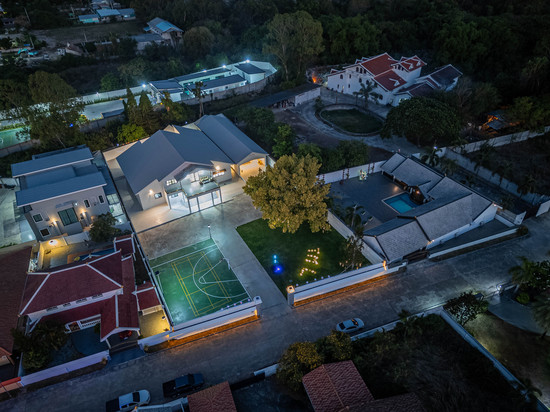 TML-芭提雅庄园大别墅-KTV包厢、台球桌及游泳池