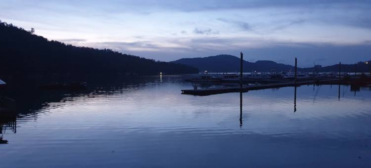 日月潭全家湖畔渡假山莊图片