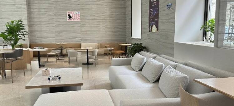 稻城亚丁象牙山假日酒店图片