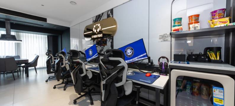 赛博·非可电竞酒店(红谷滩绿地双子塔店)图片