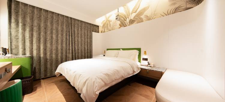 花筑·枫集酒店(南京红山动物园迈皋桥地铁站店)图片