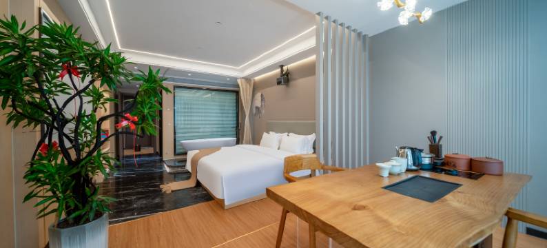 栖云雅居酒店(兴义桔山广场梦乐城店)图片