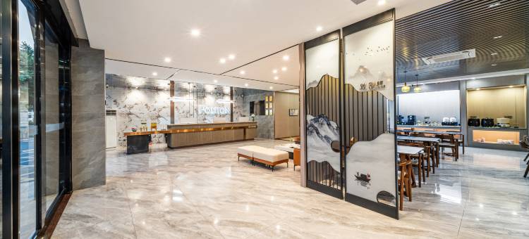 铂顿元世纪酒店(珠海明珠轻轨站店)图片