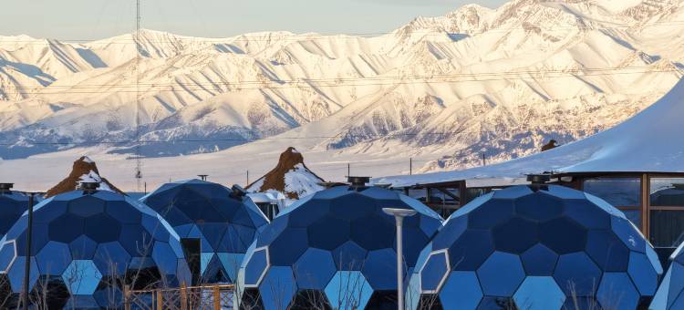 遇见赛里木湖营地中心图片