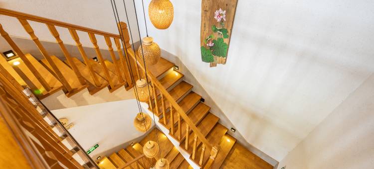 抚仙湖泊莲臣客栈图片