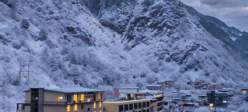 RelaxC丽宽·隐世汤泉酒店(毕棚沟理小路店)图片