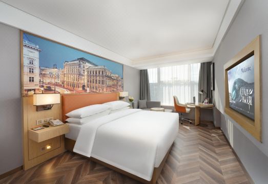 Vienna Hotel (Qingdao West Cost High-speed Railway West Station Branch) Hotel Overview