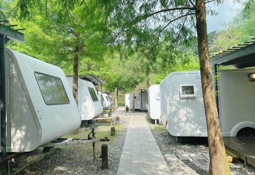 天ㄟ露营车外景图