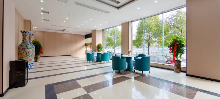 谷莫尼·River View滨江高空江景酒店(溆浦流金广场店)图片