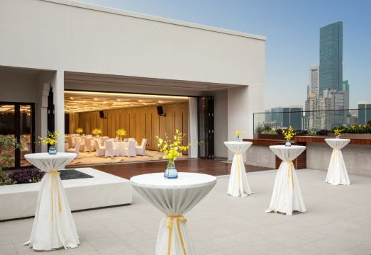 voco Nanjing Oriental Pearl Hotel Overview