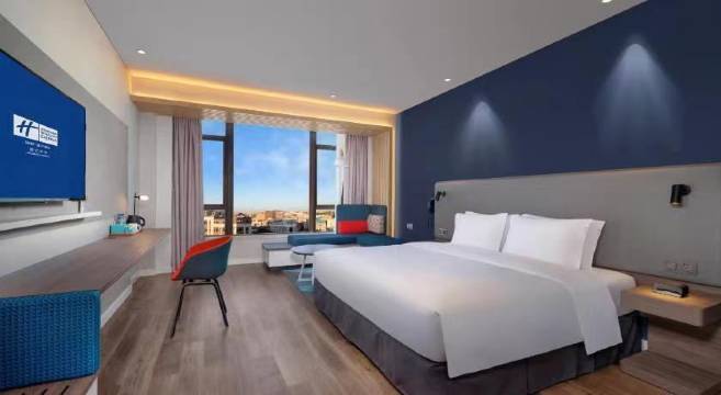 艾米影院民宿(积玉桥地铁站店)