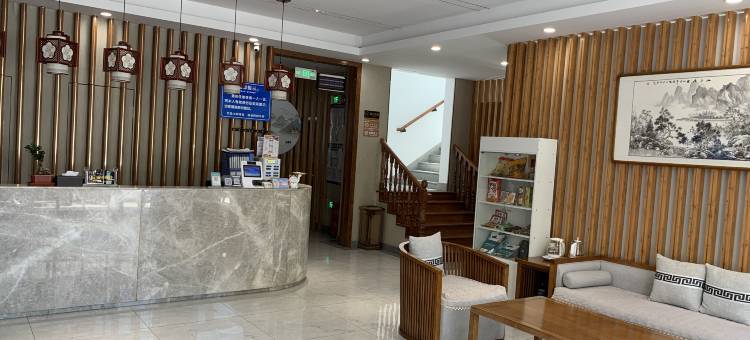 万宏假日酒店(宁津德百广场康宁湖公园店)图片