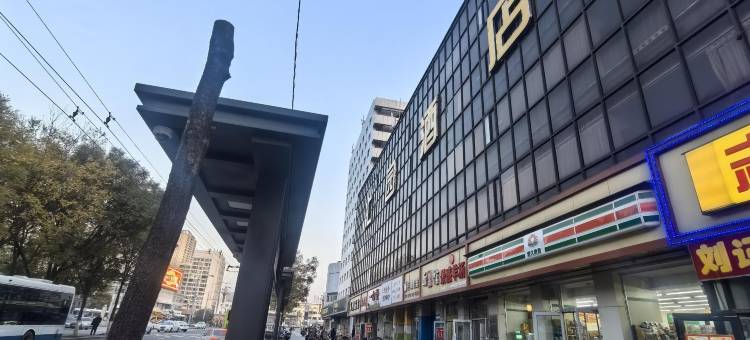 志嵘酒店(太原站西广场地铁站店)图片