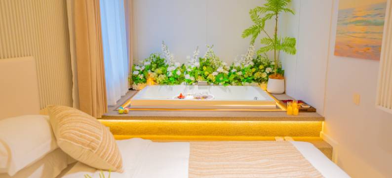 明洞·私汤疗愈温泉酒店(延吉延边大学网红墙水上市场店)图片