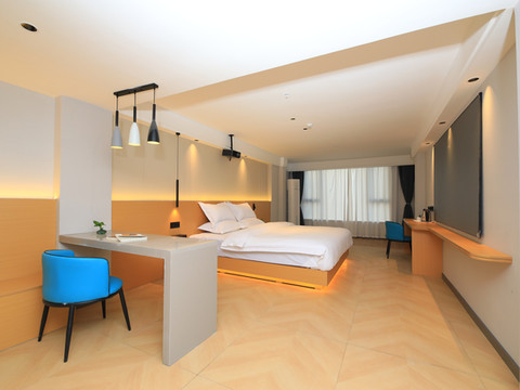 云怡智享酒店(开封鼓楼广场店)